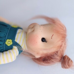 Mimi petit câlin Inspiration poupée Waldorf, Poupée en coton bio, baby doll et poupées pour collectionneurs, poupée cadeau, Art&Doll image 3