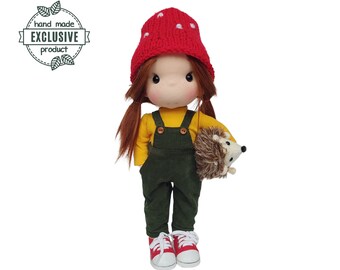 Amélia avec un hérisson - Inspiration poupée Waldorf, Poupée en coton bio, baby doll et poupées pour collectionneurs,