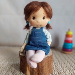 Fifi petit câlin Inspiration poupée Waldorf, Poupée en coton biologique, poupée bébé et poupées pour collectionneurs, poupée cadeau, Art&Doll image 1