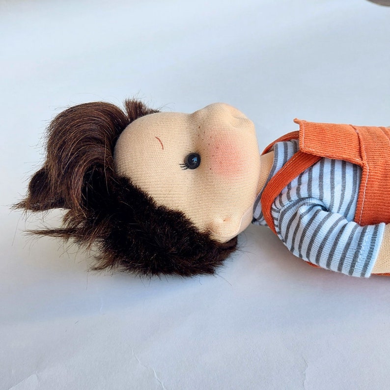 Pepe petit câlin Inspiration poupée Waldorf, Poupée en coton biologique, poupée bébé et poupées pour collectionneurs, poupée cadeau, Art&Doll image 3