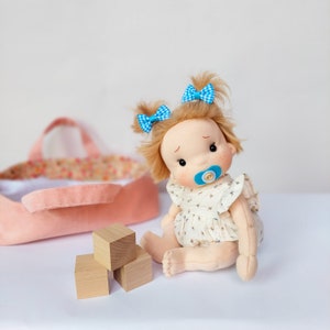 Honey Boo muñeca de algodón orgánico bebé tierno 25 cm/9 pulgadas inspiración muñeca Waldorf imagen 1