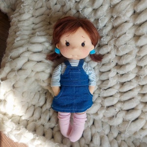 Fifi petit câlin Inspiration poupée Waldorf, Poupée en coton biologique, poupée bébé et poupées pour collectionneurs, poupée cadeau, Art&Doll image 6