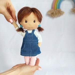 Fifi petit câlin Inspiration poupée Waldorf, Poupée en coton biologique, poupée bébé et poupées pour collectionneurs, poupée cadeau, Art&Doll image 4