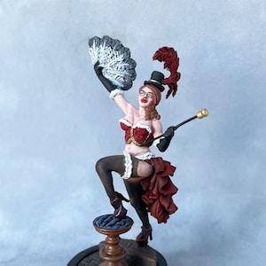 Moulin Rouge is a cabaret dancer girl Hand Painted Resin Miniature 54mm 1/32