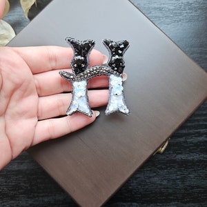 Broche de letra hecho a mano, letra H bordada, broche de diseño personalizado, joyería con nombre de regalo, pin personalizado, broche de letra personalizado artesanal, regalo para ella