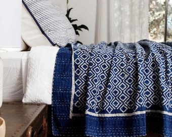 Colcha Kantha azul con estampado artesanal: ropa de cama de inspiración india, colcha índigo.