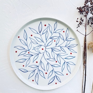 plato de porcelana de hoja azul. Vajilla. porcelana hecha a mano. plato de pan. regalo de inauguración de la casa. cerámica hecha a mano. regalo para ella. cerámica