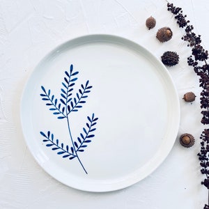 minimal floral plate, modern dishware, hand-crafted dinner plates, 21 cm porcelain plates, mix and match dinnerware, gift for newlyweds