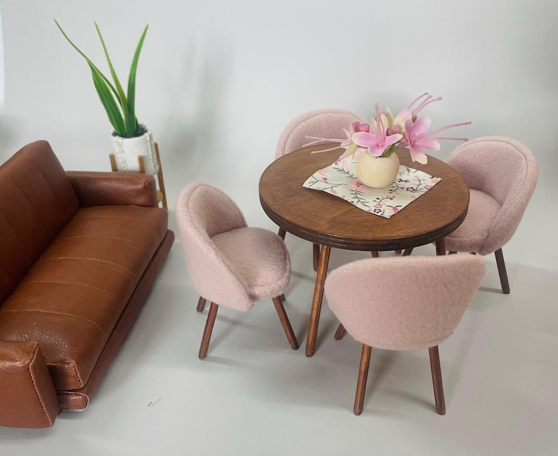 Ensemble Table Et 2 Chaises Miniatures Beige En Fer – Mobilier De Maison De Poupée échelle 1:12 – Pour Jardin Féerique, Vitrine Et Décoration De Scène