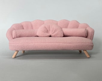 Miniature Dollhouse Sofa – 1:12 Scale Shell Back Couch – Handmade Fleece Furniture – Elegant Sofa for Collectors – Modern Miniature Decor