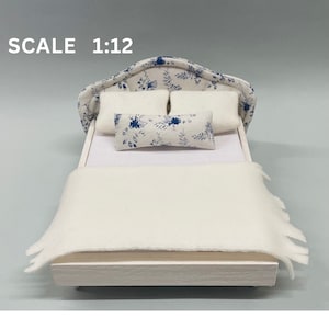 Dollhouse Bed, 1:12 Scale Dollhouse Bed, Miniature Double Bed with Sweet Floral Headboard, Bed for Dolls Miniature Furniture Modern Bed