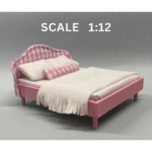 Dollhouse Bed, 1:12 Scale Dollhouse Bed, Miniature Double Bed with Pink Check Headboard, Bed for Dolls, Miniature Furniture Modern Bed