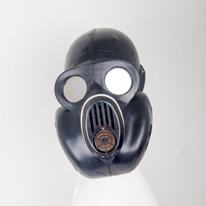 Gas mask with mirror lenses