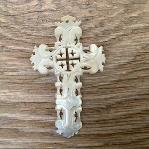 G9 Antiek gesneden parelmoer kruis Maltezer kruis