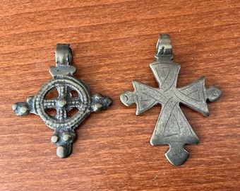 R53 Lote antiguo de 2 cruces bereberes coptas