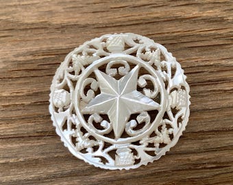Broche Vintage En Nacre - Deux Fleurs Collées - Alliage - Occasion Bon état