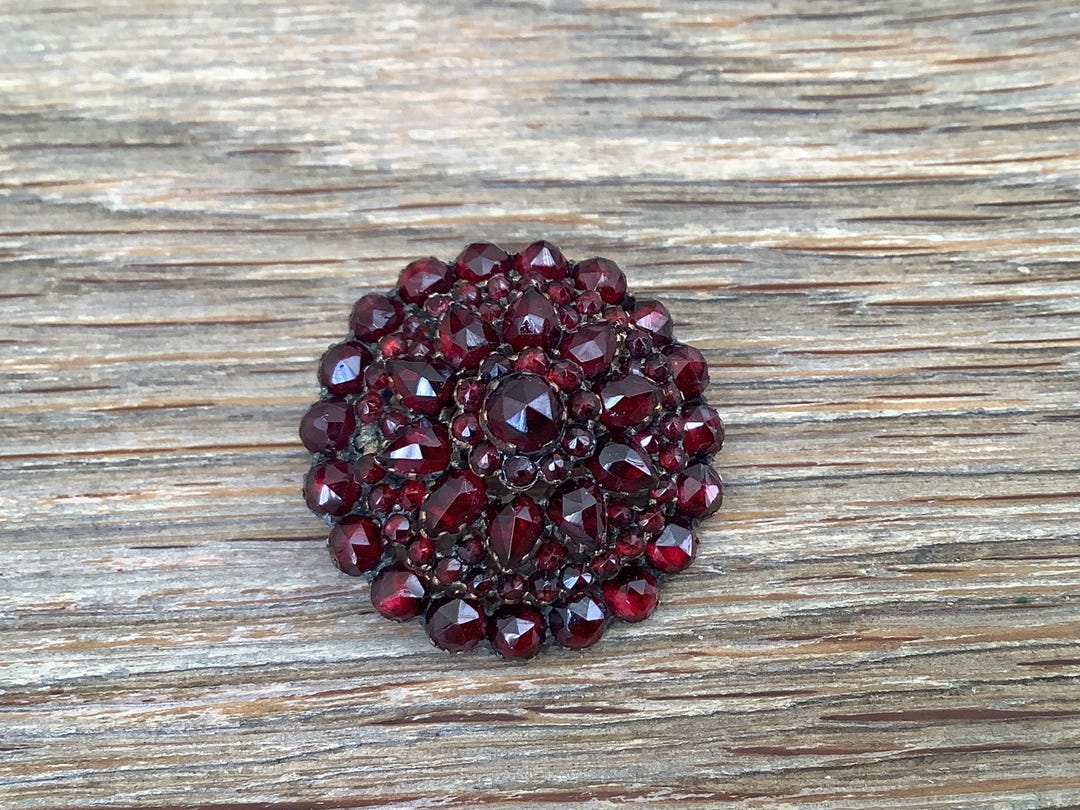 N62 ボヘミアンガーネットのアンティークドーム型ブローチ - Etsy 日本