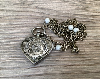 F18 Vintage collier met hartjes medaillon