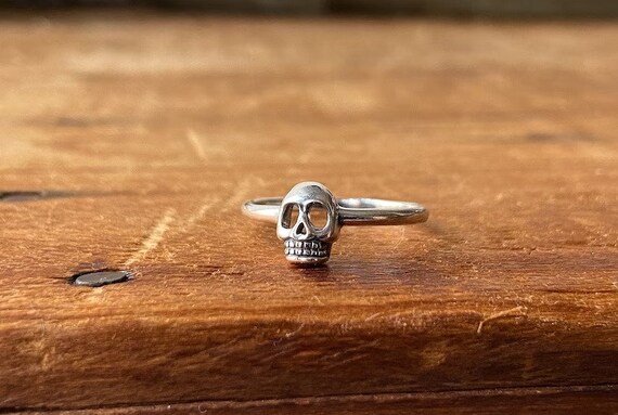 Mens skull 2024 signet ring