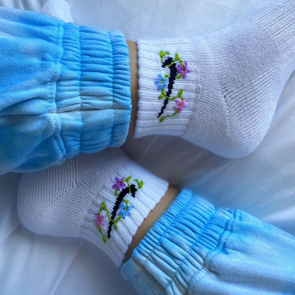 Hand Embroidered Pastel Flowers Vine Nike Short Socks - Customisable