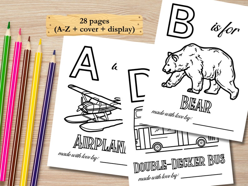 Op de afbeelding: Zwart-witte kleurplaten voor kinderen met de letters A, B en D. De letter A is voor vliegtuig, B is voor beer en D is voor dubbeldekkerbus. Elke pagina heeft een ruimte waar een kind zijn naam kan schrijven.
