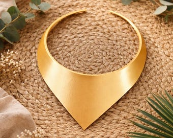 Gold princess cosplay necklace, fairy tale jewelry, royal bib necklace, princess aurora style, costume accessory for women and children