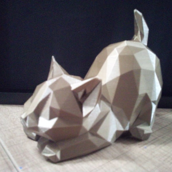 Figurine chat au reveil en lowpoly