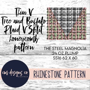 K&ouml;nnte beinhalten: Strass-Musterdesign f&uuml;r ein Buffalo-Karomuster und ein Baumdesign. Das Design ist f&uuml;r einen 24 oz Tumbler, Gr&ouml;&szlig;e SS16, 62 x 60. Der Text "The Steel Magnolia" ist ebenfalls im Design enthalten.