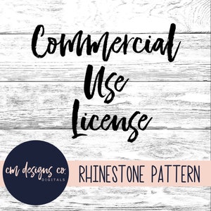 Puede incluir: Un fondo de madera blanco con texto negro que dice "Commercial Use License" y "RHINESTONE PATTERN". Un círculo azul oscuro con texto blanco que dice "cm designs co. DIGITALS" está en la esquina inferior izquierda.
