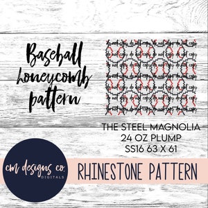 Puede incluir: Diseño de pedrería de patrón de panal de béisbol para un vaso de 24 onzas. El diseño mide 63 pulgadas por 61 pulgadas y utiliza pedrería SS16. El diseño es de The Steel Magnolia.