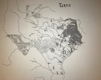 Op de afbeelding: Een zwart-witte kaart van Texas met de naam van de staat bovenaan. De kaart toont rivieren, steden en andere geografische kenmerken.