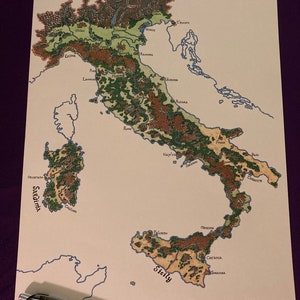 Carte de l'Italie de style fantastique dessinée à la main, en couleur