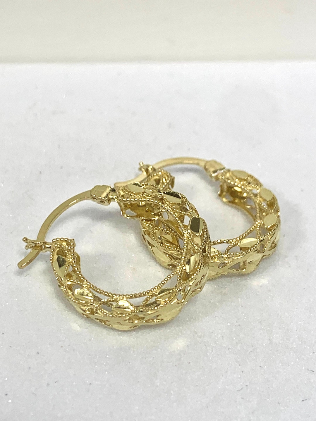 アクセサリー 18k Gold Hoop Earrings with Dia Amazon.com: 18K Gold Hoop Earrings for Women, With Diamonds