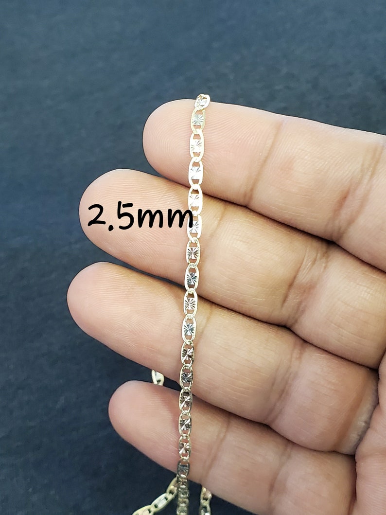 May include: A gold chain necklace with a 2.5mm width. The chain has a diamond-cut design.