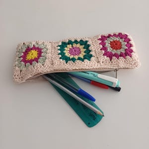 Astuccio portapenne all'uncinetto con quadrati della nonna multicolori, astuccio portapenne all'uncinetto per la scuola, astuccio in cotone fatto a mano, astuccio per il trucco