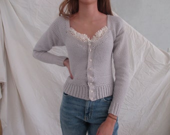 Cardigan gris avec dentelle en crochet handmade neuf