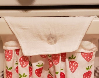 Panos de prato para pendurar na cozinha. O toque perfeito para qualquer cozinha. Feitos com qualidade, super delicados e absorventes. Estampa de morangos. A vida é doce. Conjunto com 2 unidades.