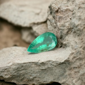 Natural Colombian Emerald – Genuine, Ethically Sourced, Vibrant Green Gemstone for Jewelry or Collectors