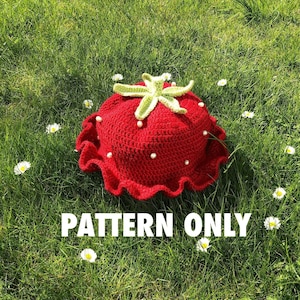 Strawberry bucket hat / sun hat crochet pattern by Crocheigh