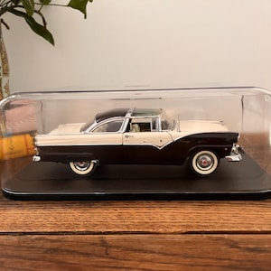 1955 Ford Crown Victoria, Danbury Mint Collection, MINT Condition 1:24 Model