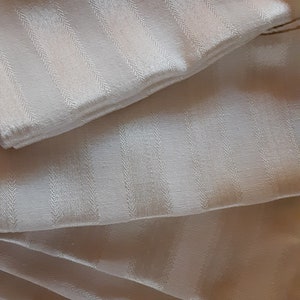 Vintage Tablecloth, 100 x 65, Striped Ivory/Off-White Linen / Viscose with 4 napkins Pristine Condition