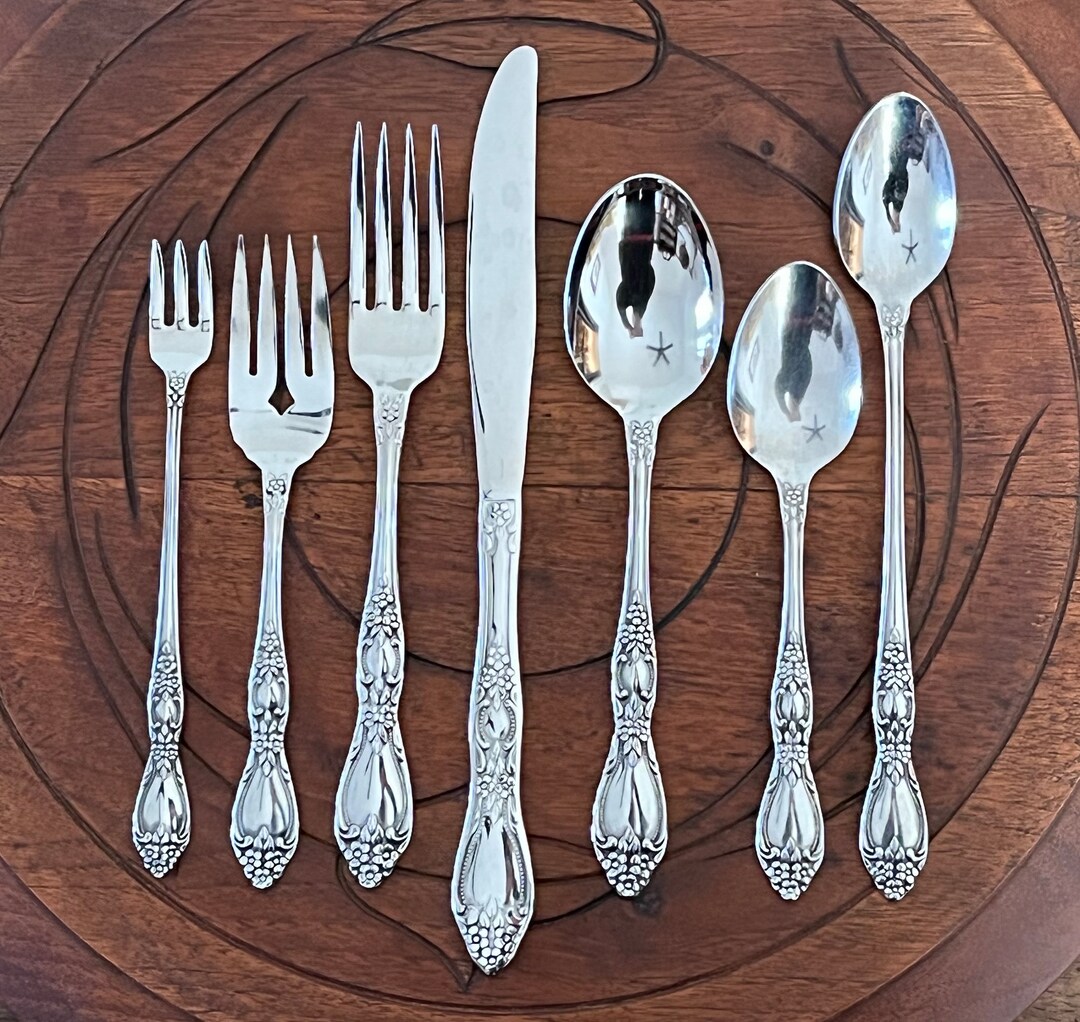 WM A Rogers Oneida Ltd. HUNTINGTON DELUXE Stainless Steel Flatware