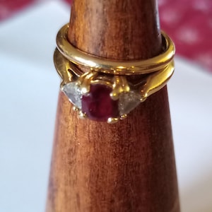 Anillo de compromiso y alianza de boda vintage de rubí y diamantes de oro de 18k, talla 5.5.