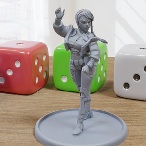 EdgeRunner Sexy Pin-Up - 3D Gedruckt Minifiguren für Cyberpunk Miniature Tabletop Spiele 28mm / 32mm / 75mm