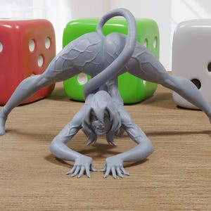 Gwenom - Sexy Pin-Up Fan Art - 3D Printed Miniature Figure - 32mm / 75mm  Scale - Garage Kit