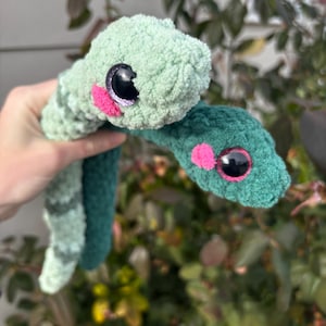 Small Crochet Garden Snake – Custom Amigurumi Plushie – Handmade Stuffed Animal Toy – Reptile Gift – Cute Pocket Snake