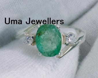 Fijne ring van 925 zilver met natuurlijke smaragd: handgemaakte solitaire ring met zetting, geboortesteen van mei.