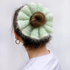 Coletero de mohair de ganchillo Pale Green/White