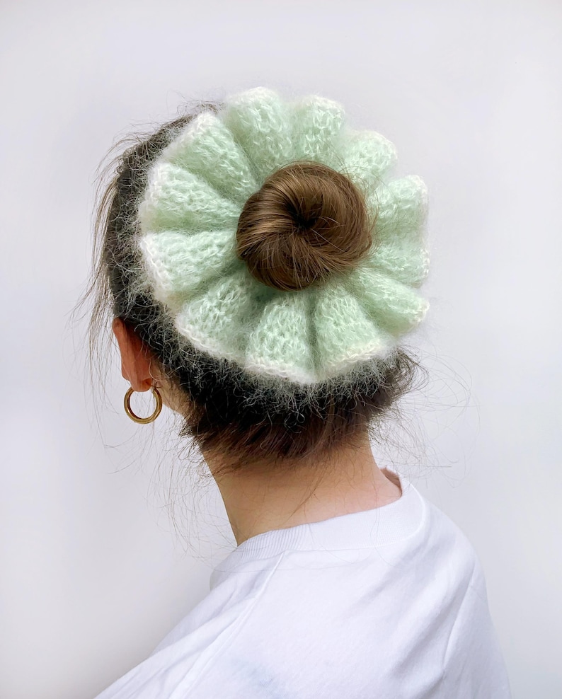 Coletero de mohair de ganchillo Pale Green/White