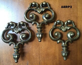 Par de grandes tiradores antiguos de latón macizo de estilo victoriano